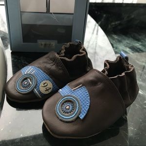 Robeez soft soles.   6-12 month.  (Size 2 1/2-4)